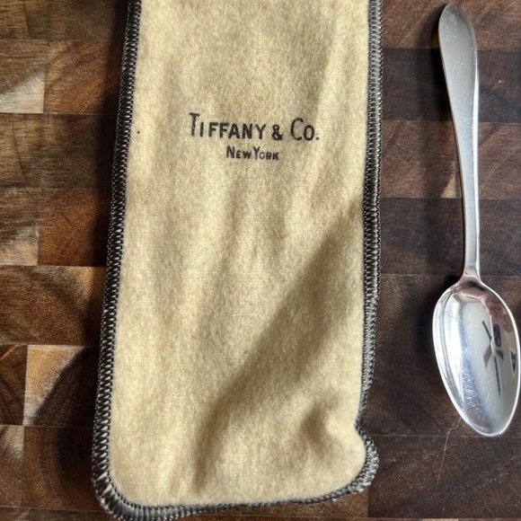 Tiffany & Co. Faneuil Sterling Silver 4.25” Teaspoon Set from 1910s with Dustbag - Picture 10 of 13